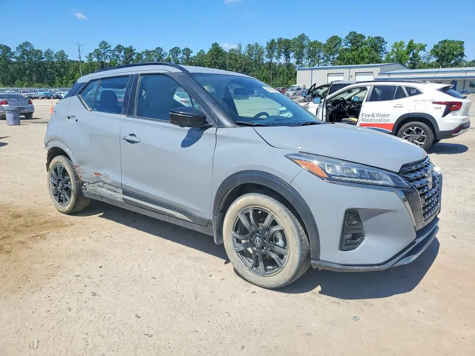 2024 NISSAN KICKS SR  
