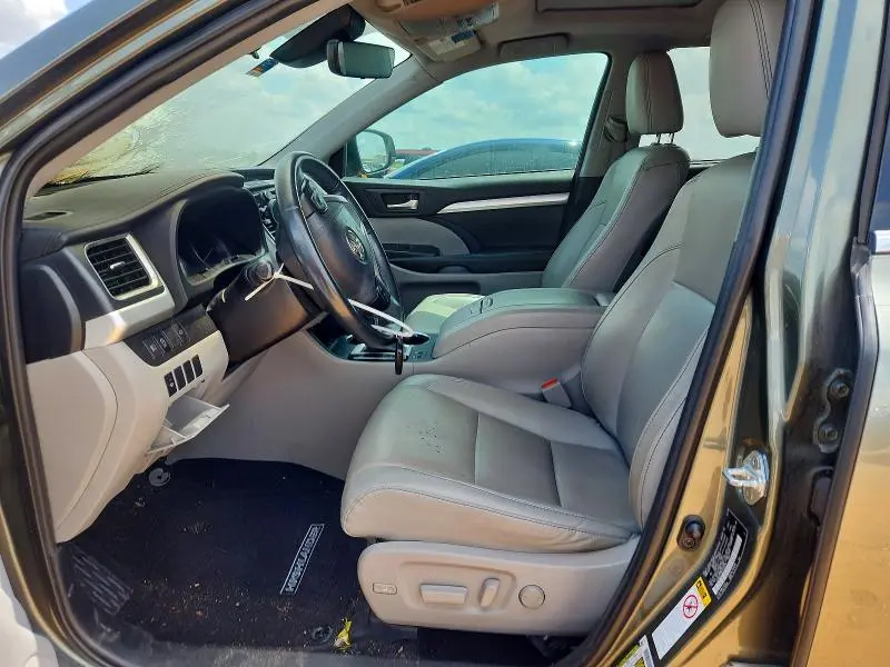 2019 TOYOTA HIGHLANDER XLE  