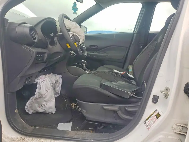 2020 NISSAN KICKS S  