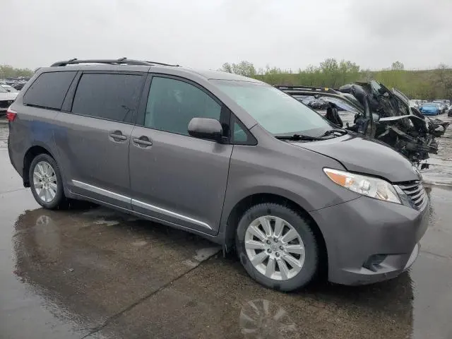 2015 TOYOTA SIENNA LE  
