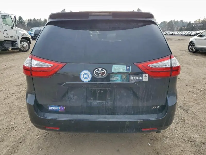 2017 TOYOTA SIENNA XLE PREMIUM 8-PASSENGER  