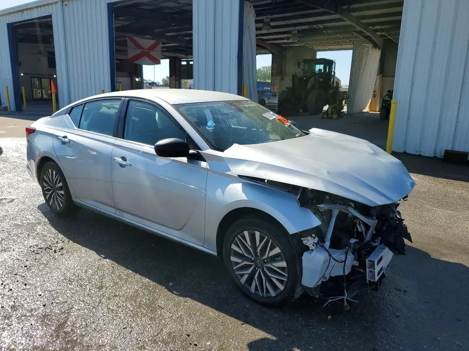 2024 NISSAN ALTIMA SV  