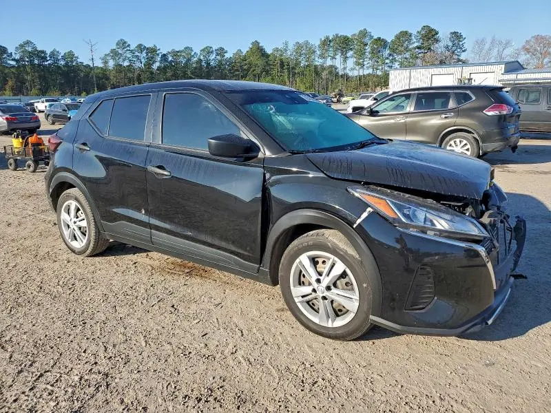 2021 NISSAN KICKS S  