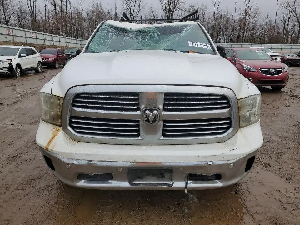 2016 RAM 1500 SLT  