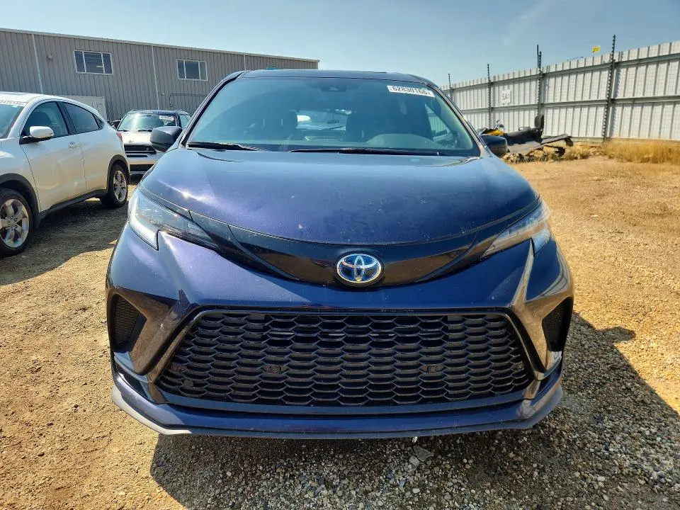2025 TOYOTA SIENNA LE  