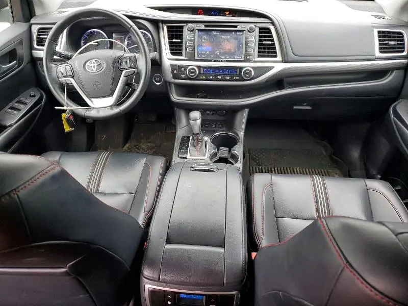 2019 TOYOTA HIGHLANDER SE  