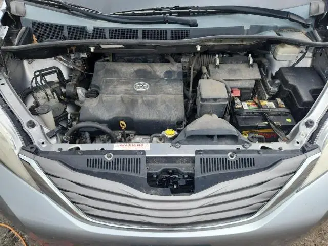 2011 TOYOTA SIENNA XLE  