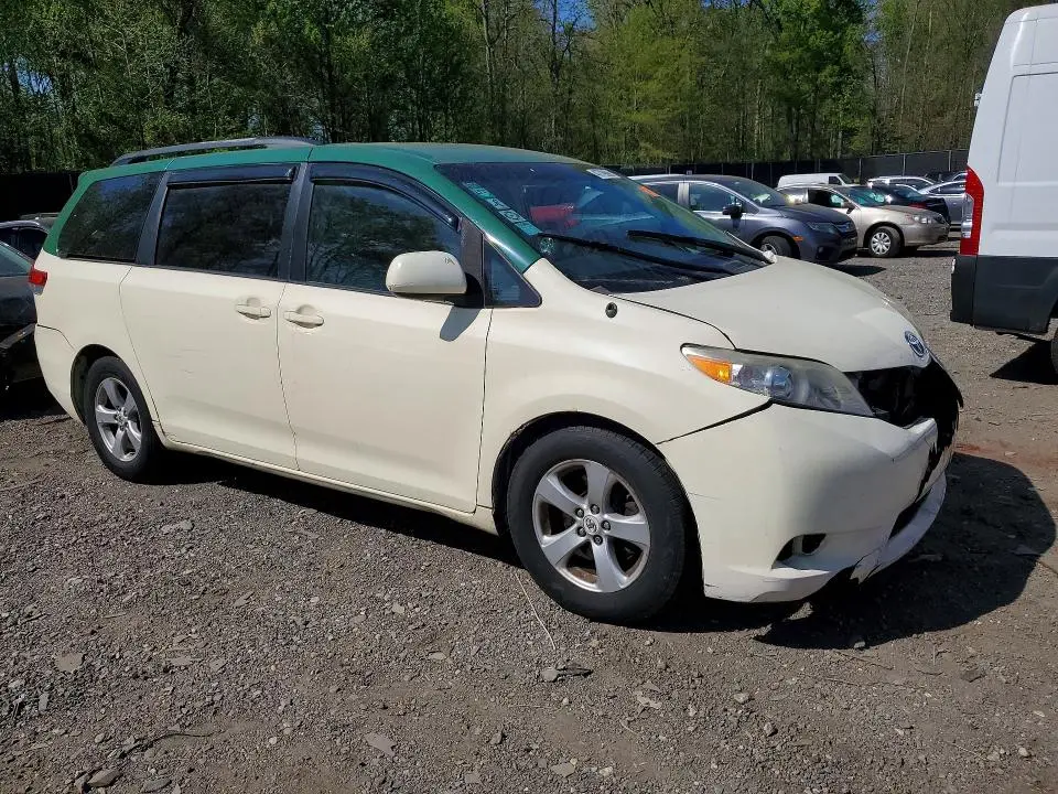 2011 TOYOTA SIENNA LE 8-PASSENGER  
