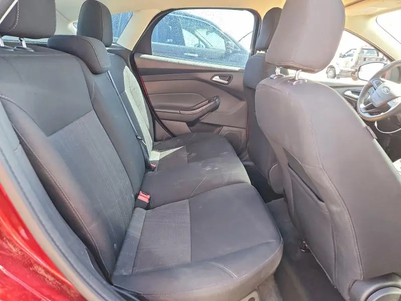 2017 FORD FOCUS SE  
