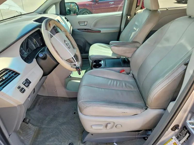 2013 TOYOTA SIENNA XLE 8-PASSENGER  