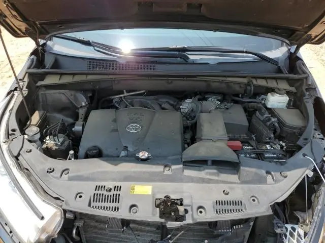 2019 TOYOTA HIGHLANDER SE  