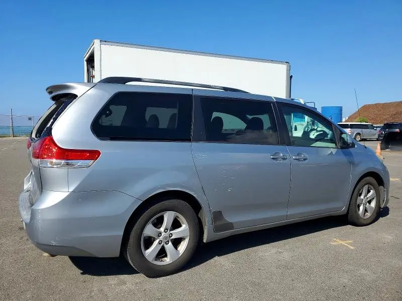 2011 TOYOTA SIENNA LE  