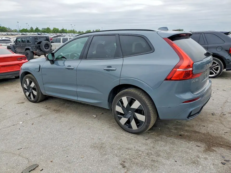 2024 VOLVO XC60 PLUS  