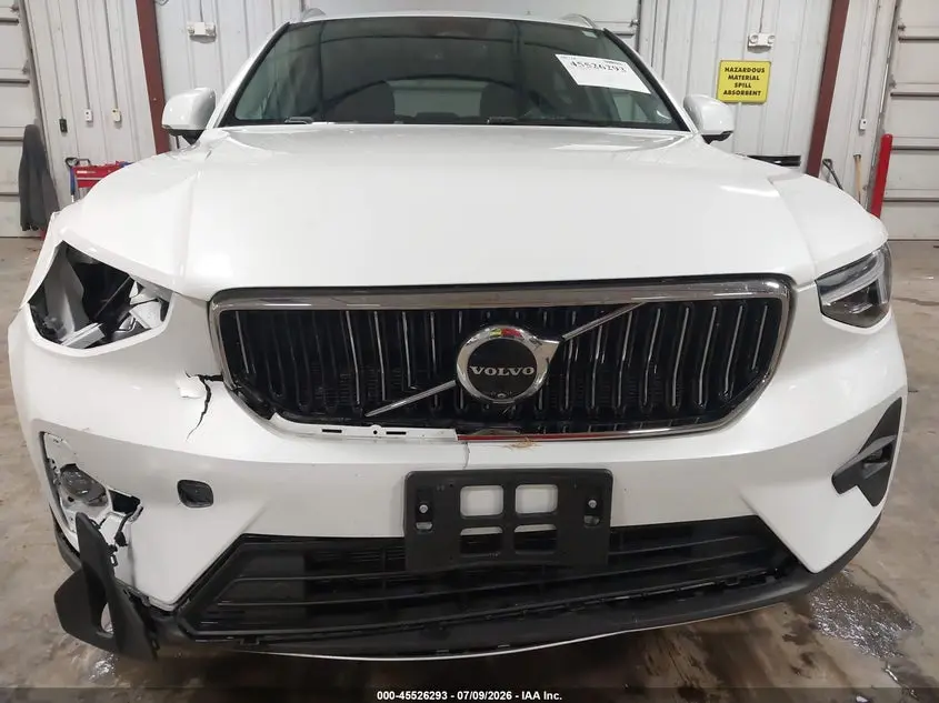 2024 VOLVO XC40 B5 ULTIMATE BRIGHT THEME