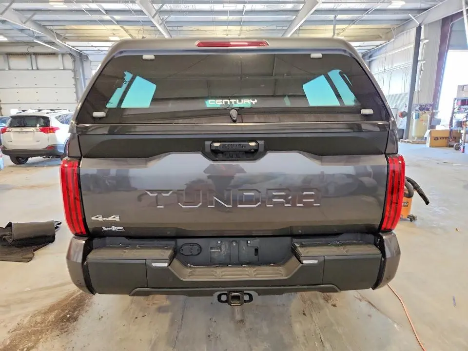 2024 TOYOTA TUNDRA SR5  