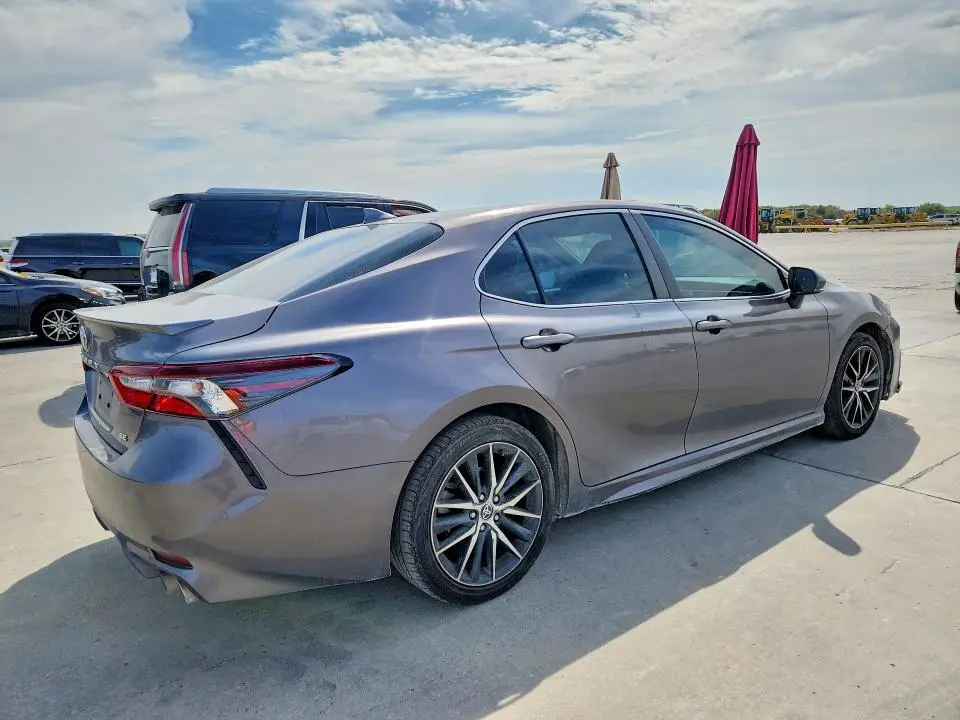 2022 TOYOTA CAMRY SE  