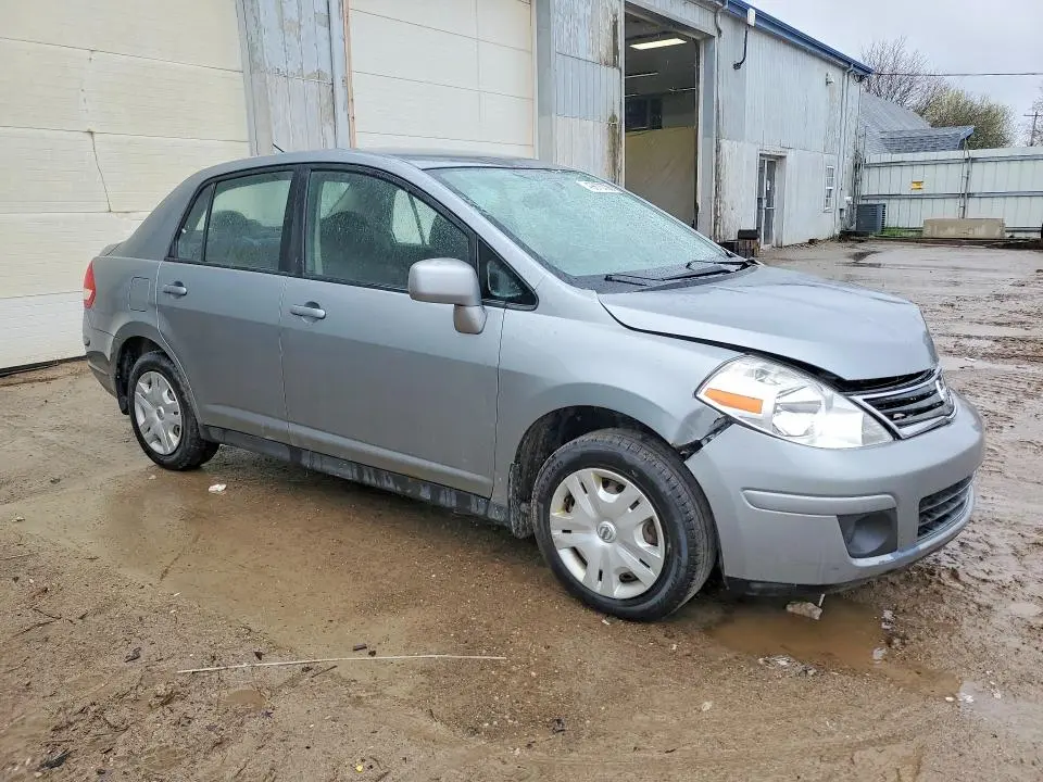 2010 NISSAN VERSA   