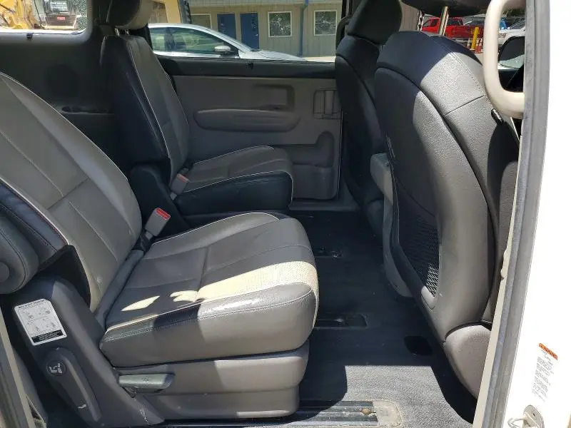 2017 KIA SEDONA LX  