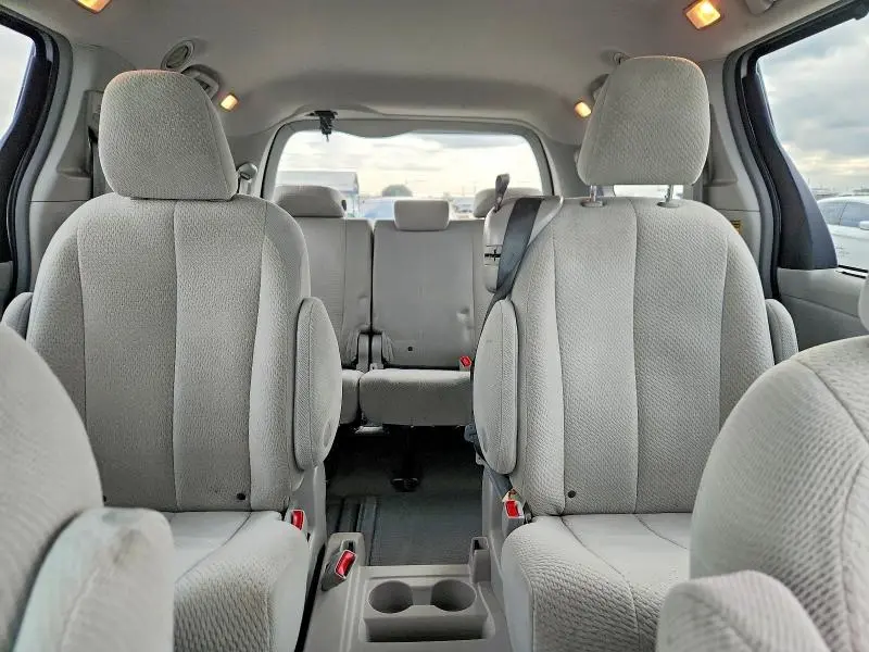 2014 TOYOTA SIENNA LE  