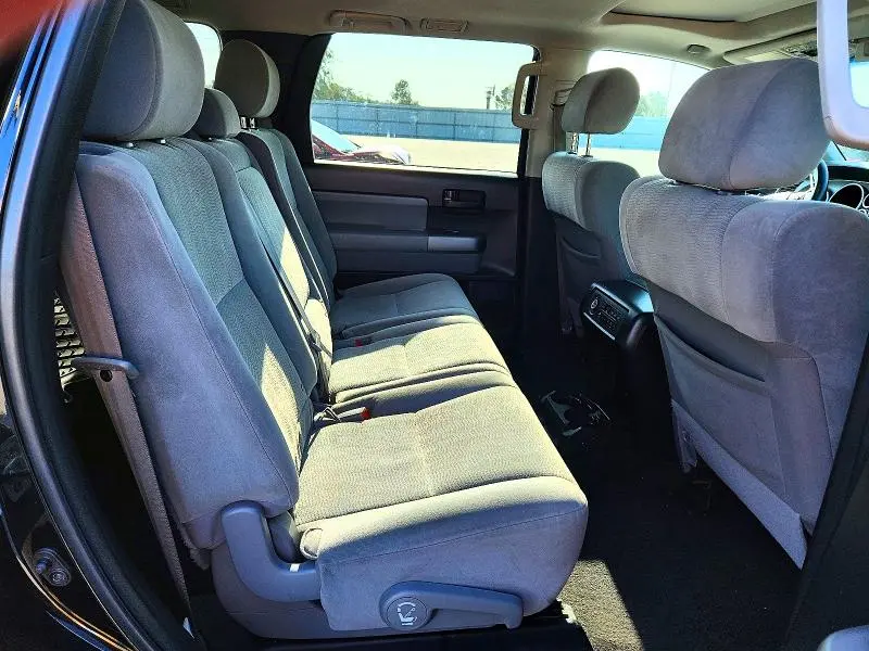 2015 TOYOTA SEQUOIA SR5  