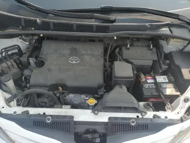 2016 TOYOTA SIENNA LE  