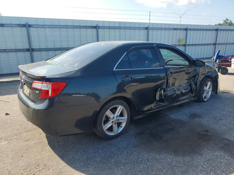 2014 TOYOTA CAMRY SE  
