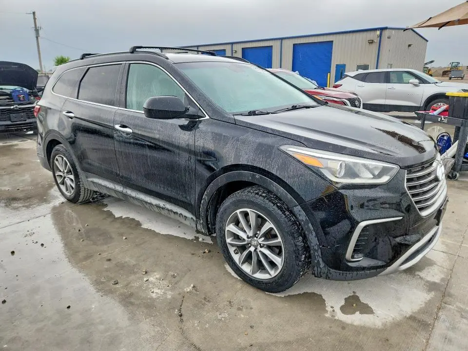 2018 HYUNDAI SANTA FE SE  