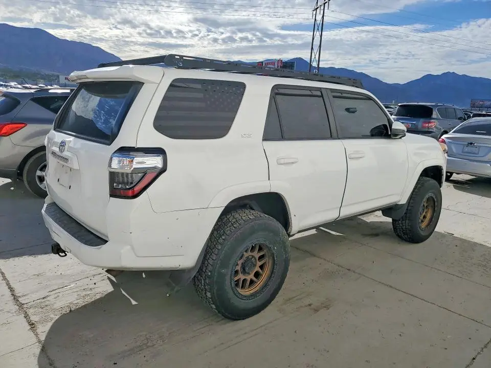 2017 TOYOTA 4RUNNER SR5  