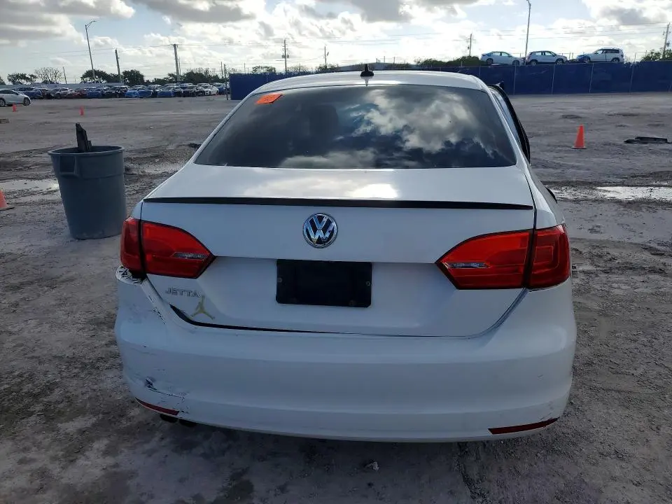 2013 VOLKSWAGEN JETTA SE  