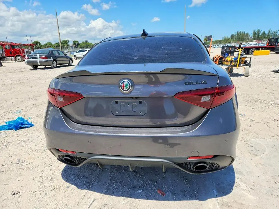 2020 ALFA ROMEO GIULIA TI  