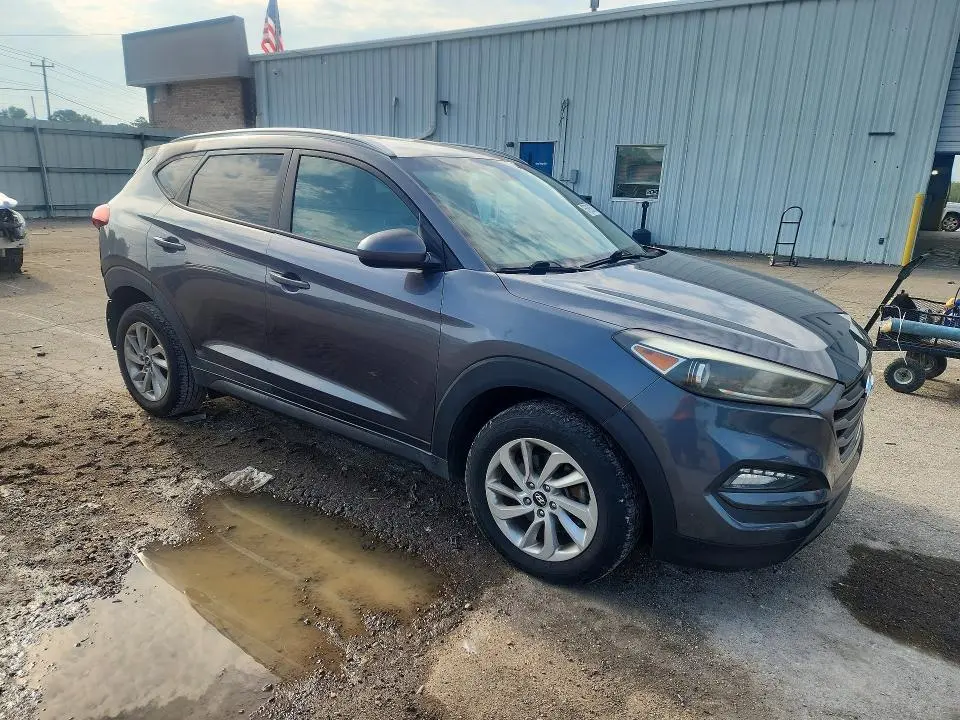 2016 HYUNDAI TUCSON SE  