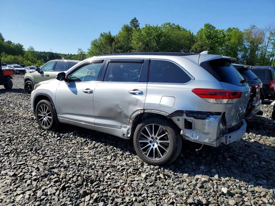 2018 TOYOTA HIGHLANDER SE  