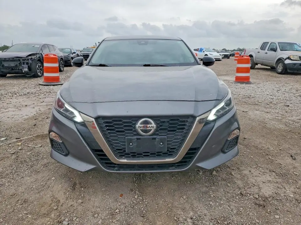 2022 NISSAN ALTIMA SR  