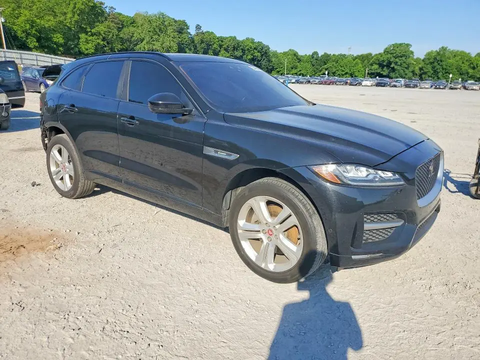 2017 JAGUAR F-PACE R - SPORT  
