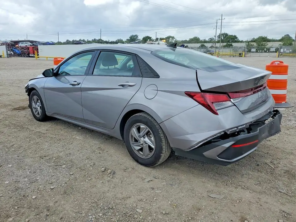 2025 HYUNDAI ELANTRA SE  