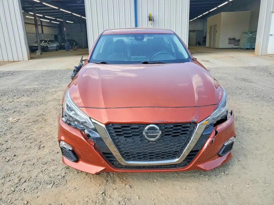 2022 NISSAN ALTIMA SR  