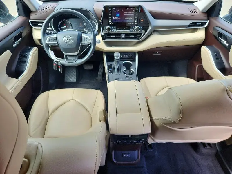 2022 TOYOTA HIGHLANDER XLE  