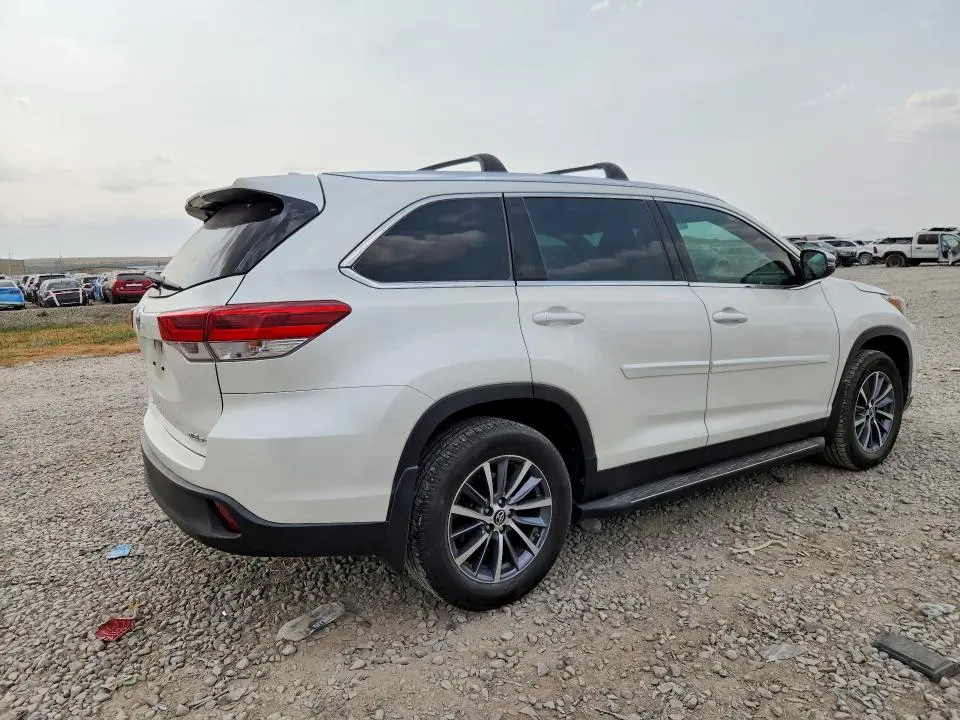 2019 TOYOTA HIGHLANDER XLE  