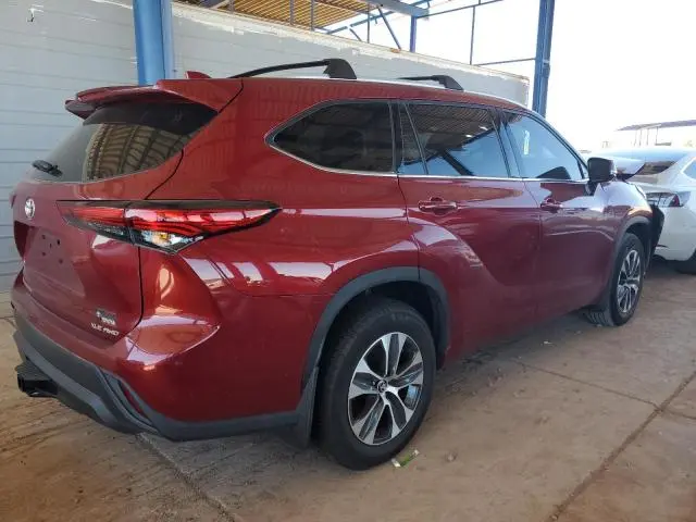 2022 TOYOTA HIGHLANDER XLE  