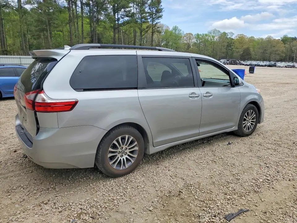 2019 TOYOTA SIENNA XLE 8-PASSENGER  