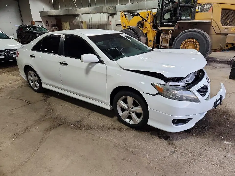 2011 TOYOTA CAMRY SE  