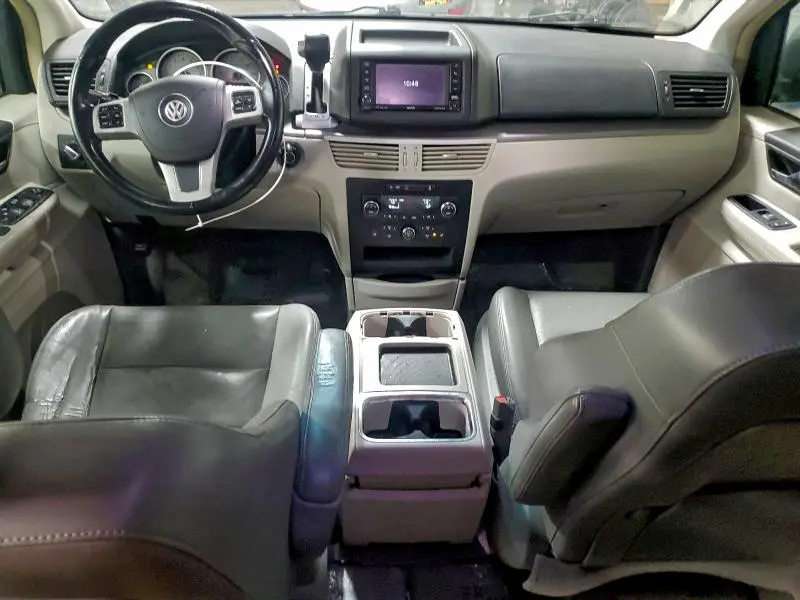 2011 VOLKSWAGEN ROUTAN SEL  