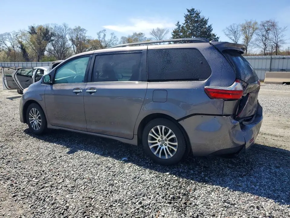 2020 TOYOTA SIENNA XLE 8-PASSENGER  