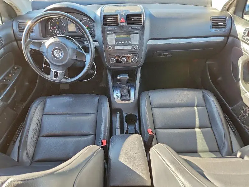 2010 VOLKSWAGEN JETTA SE  