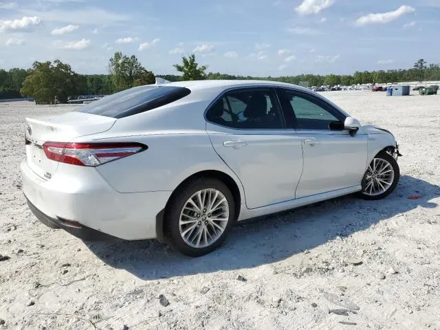 2020 TOYOTA CAMRY XLE  