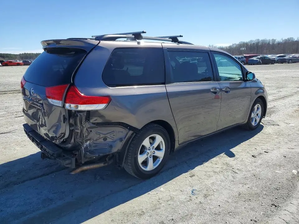 2014 TOYOTA SIENNA LE 8-PASSENGER  