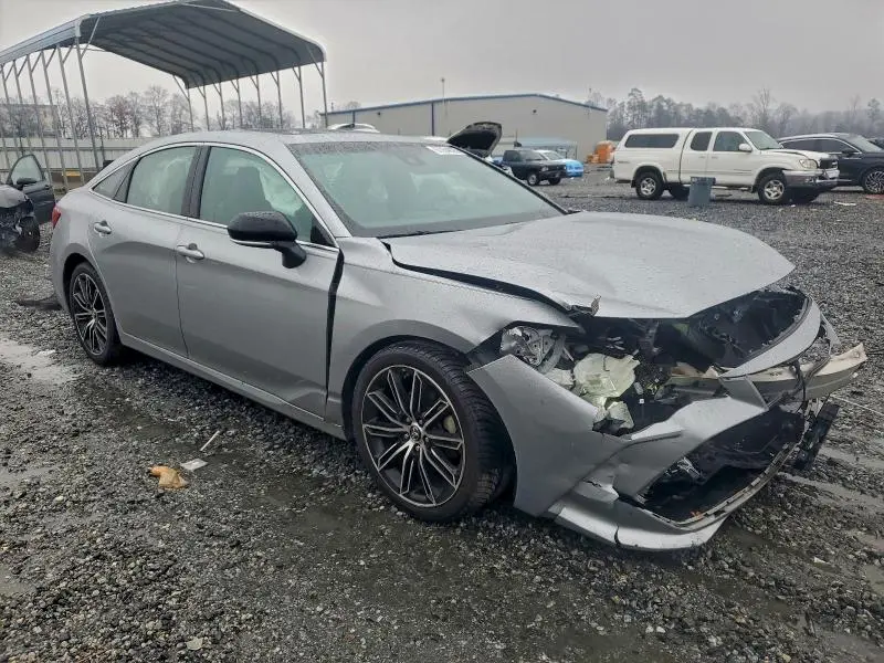 2019 TOYOTA AVALON XLE  