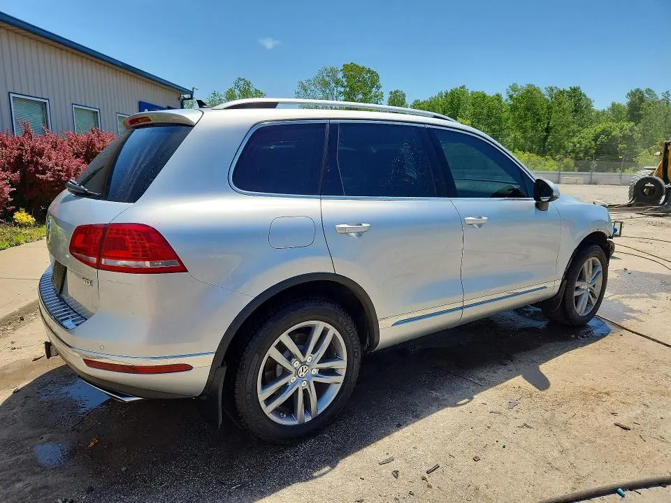 2015 VOLKSWAGEN TOUAREG V6 TDI  