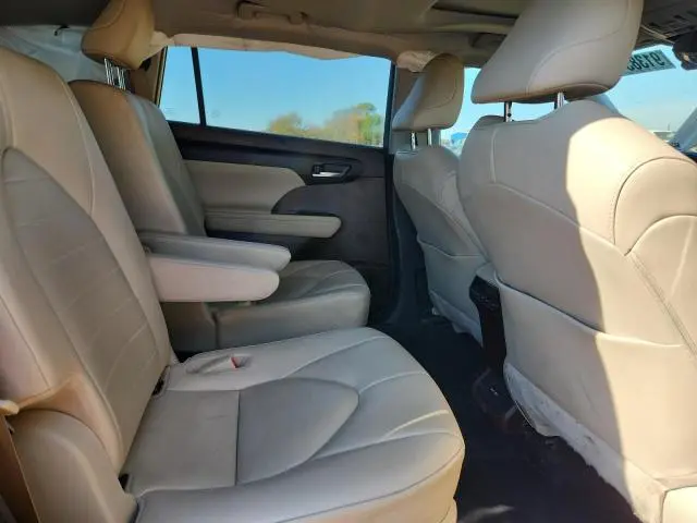 2020 TOYOTA HIGHLANDER XLE  