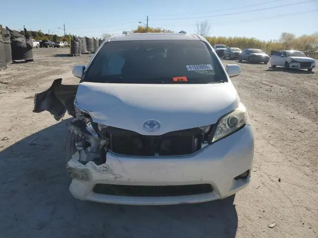 2017 TOYOTA SIENNA XLE  